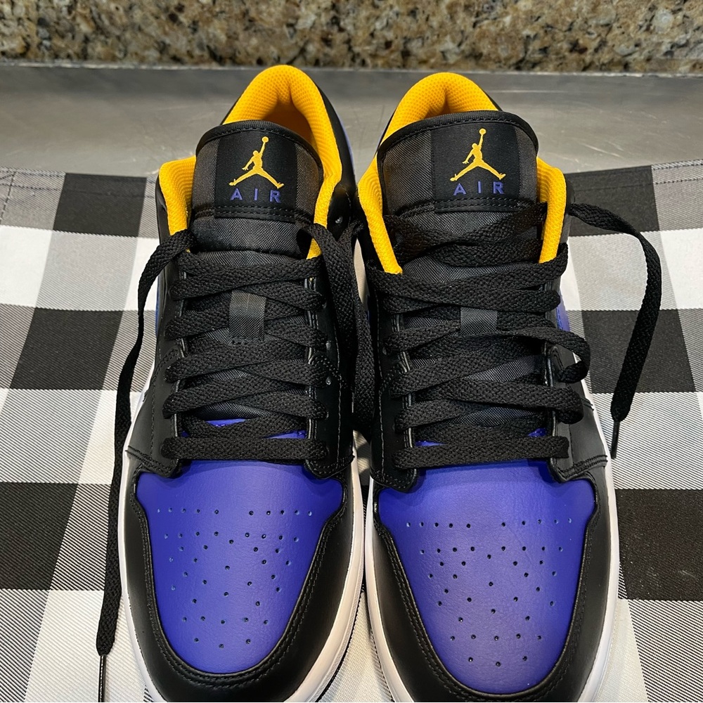 Air Jordan 1 low lakers